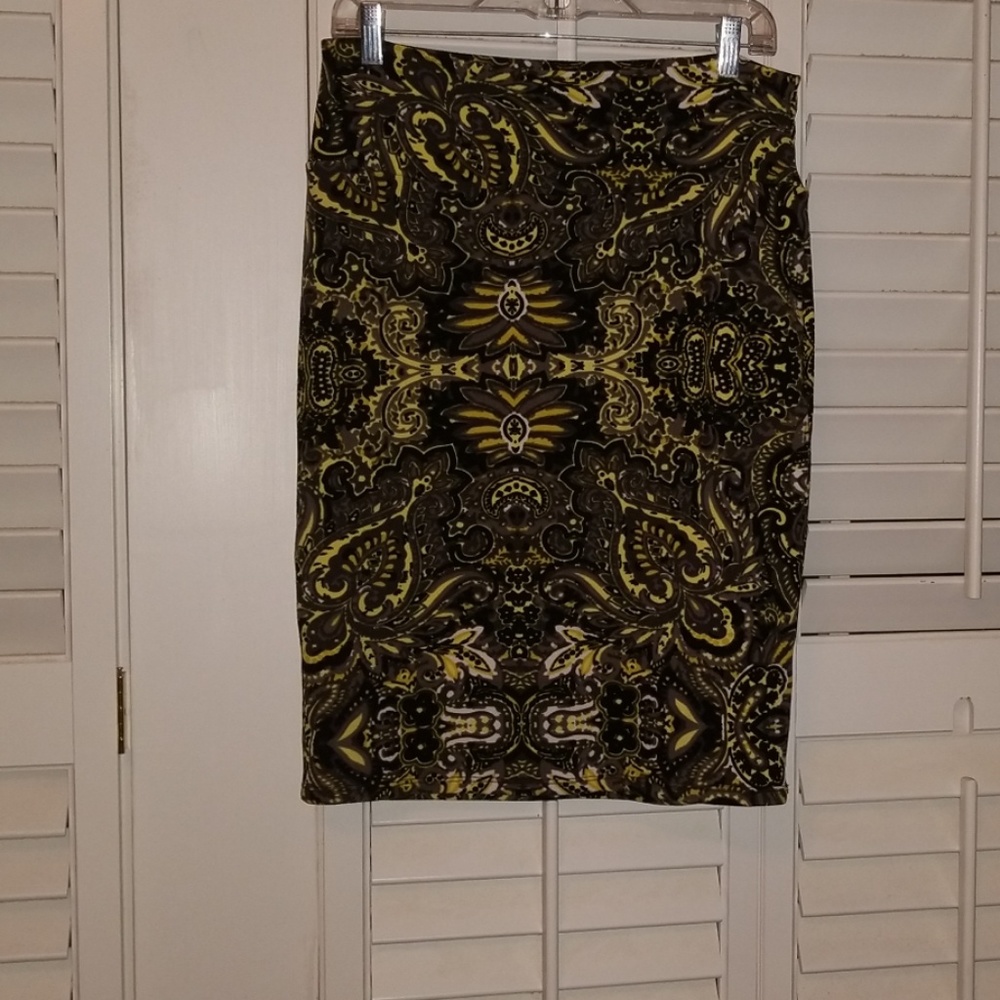 NWOT Lularoe Cassie Skirt in Grays and Yellows